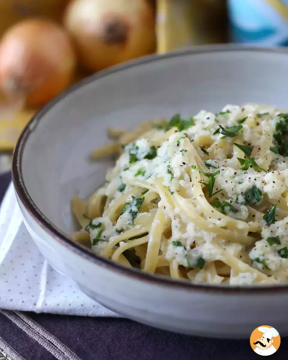 6. Спагети със сметана и лук