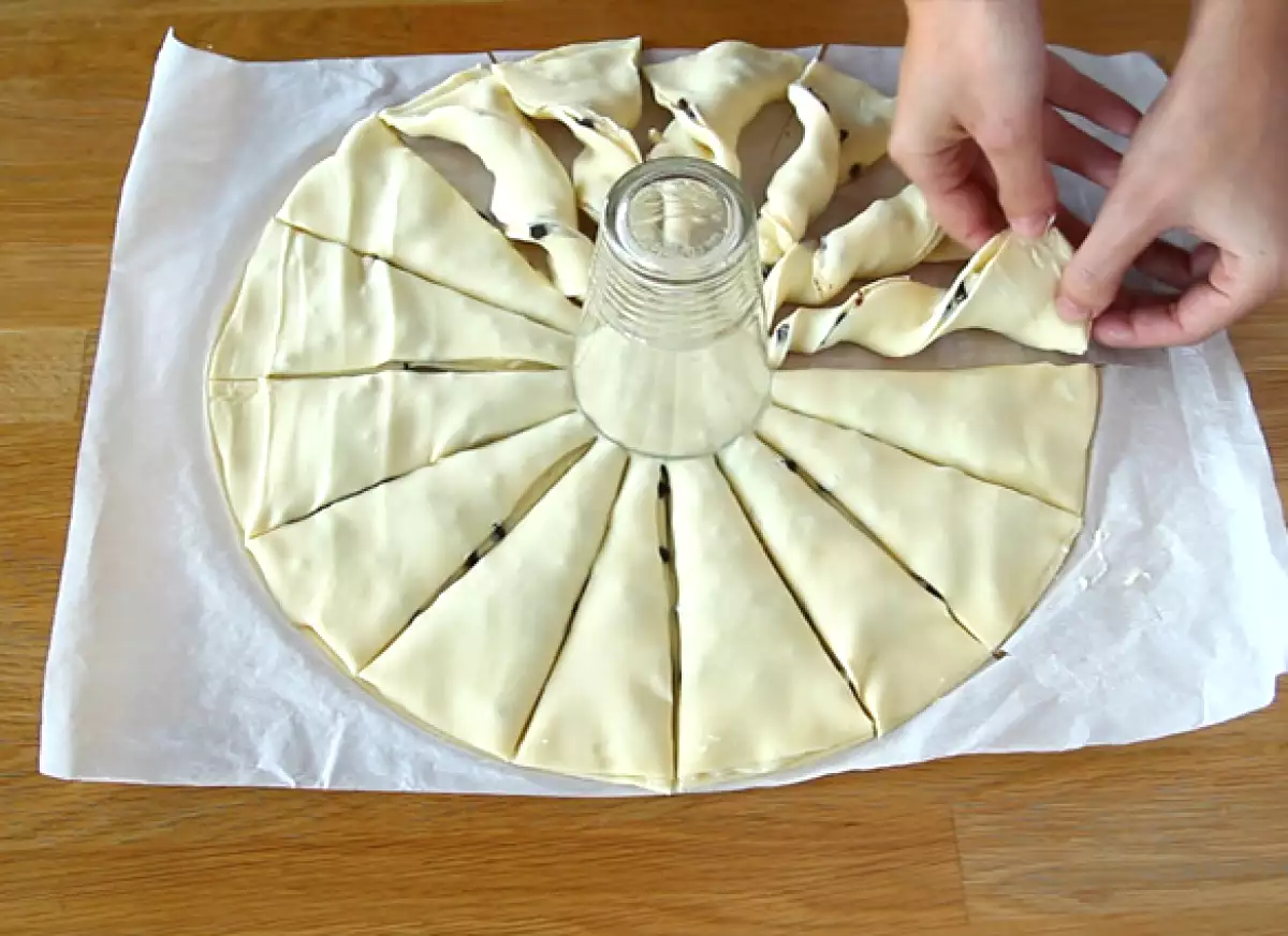 4. Sol - Разрезът, който блести в центъра на масата