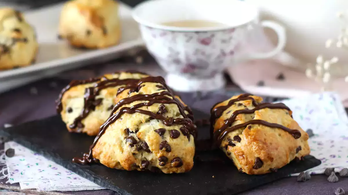 4 английски сладкиша за чай в пет часа и пътуване направо в Англия