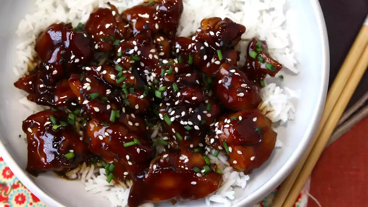 Ако използвате соев сос само за якисоба, тези 33 рецепти ще ви обърнат главата (и седмичното ви меню).