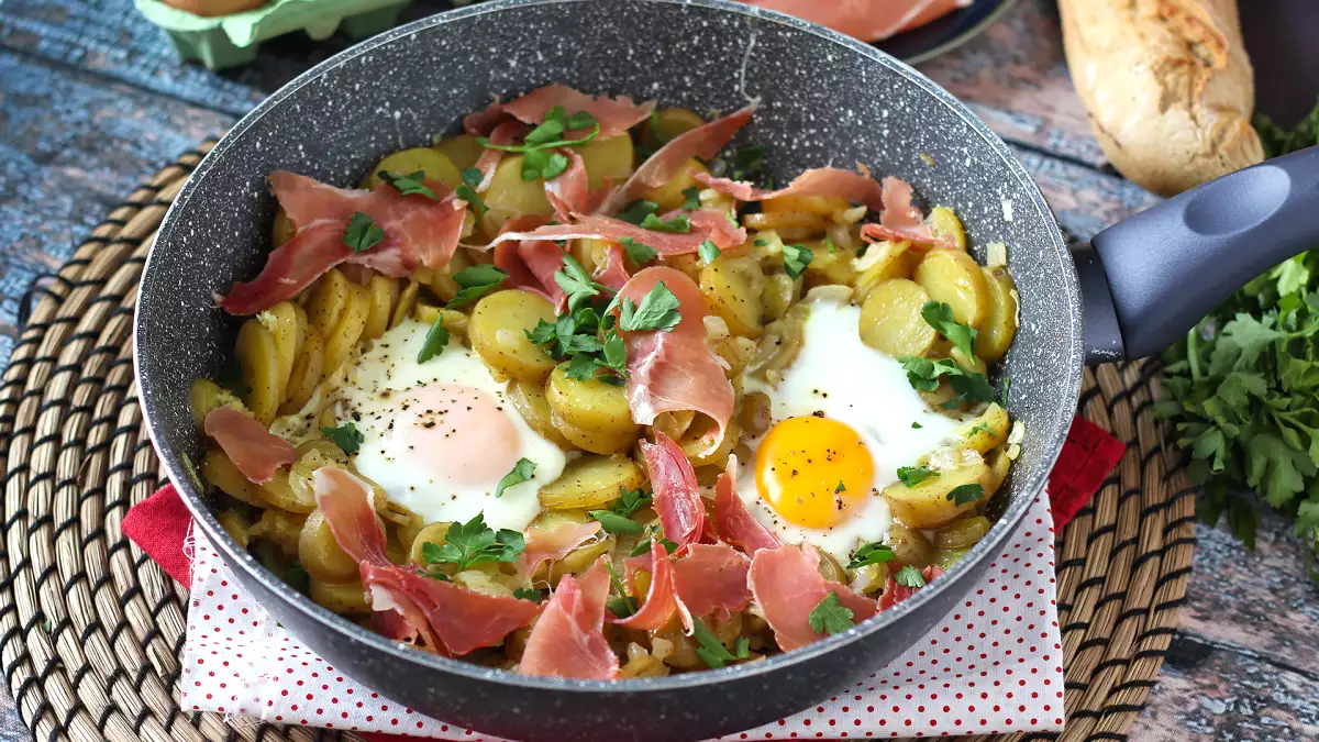 Сбогом, фурна: 14 невероятни рецепти с тиган, които доказват, че можете да готвите добре с много по-малко усилия