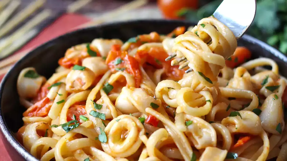 4 първи ястия със замразена риба, готови за минути: лесни, вкусни и умни рецепти, които ви спестяват обяд и вечеря