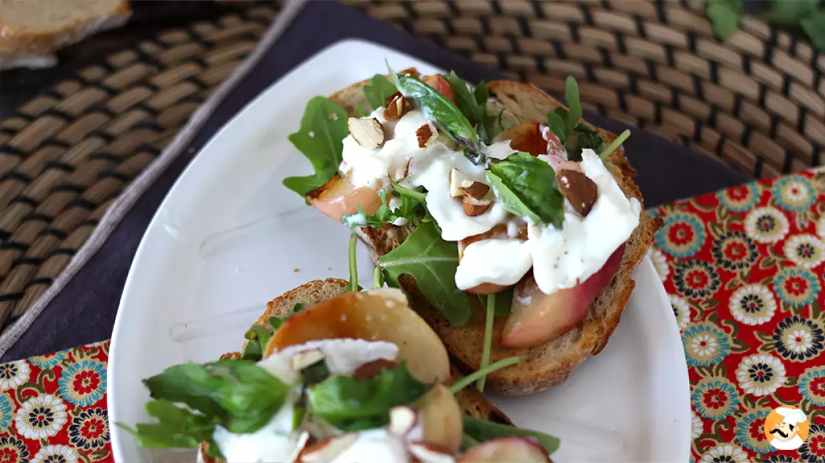 Търсите идеи за сандвичи за късна закуска, багели и тостове? Ето 14 рецепти, които да ви вдъхновят!