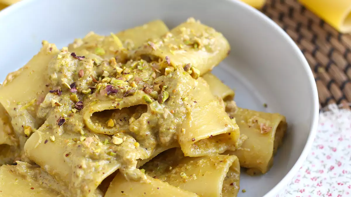 Тази кремообразна паста се приготвя без сметана: резултатът е невероятен.