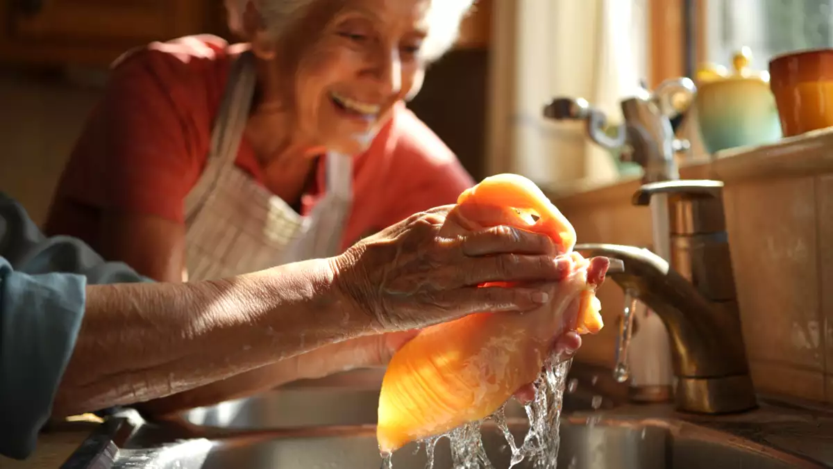 Наистина ли трябва да измивате пилето, преди да го приготвите? Истината, която майка ви и баба ви никога не са ви казвали