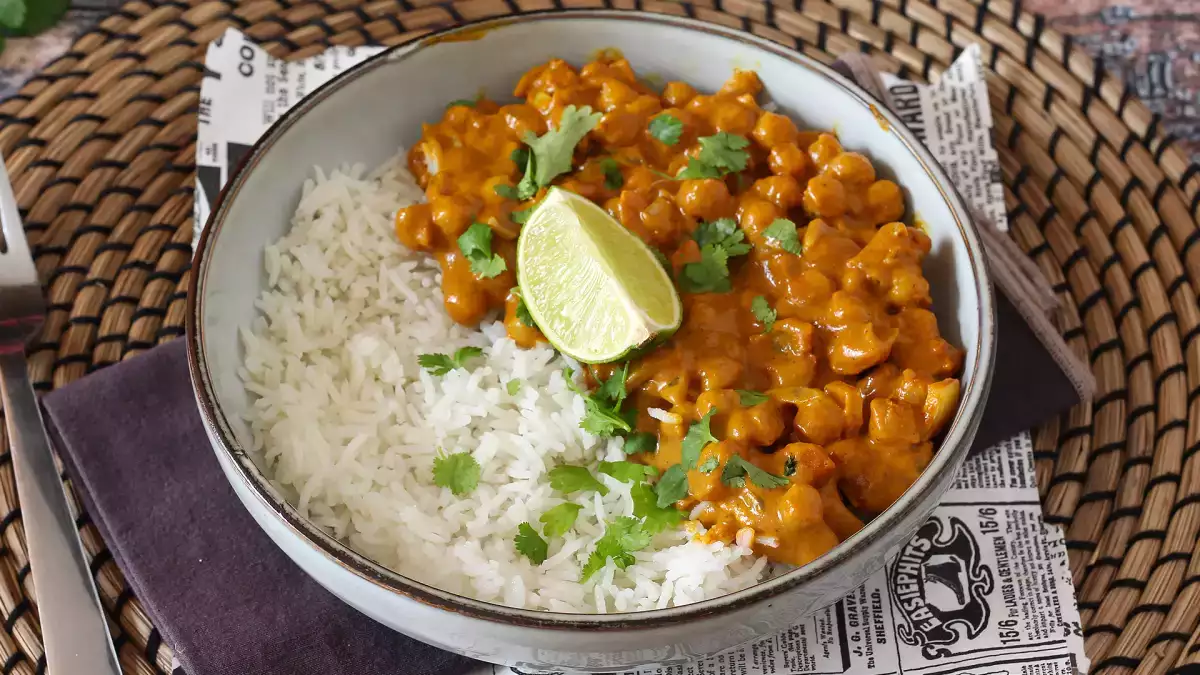 Дали седмицата ви е твърде натоварена? Тези 20 рецепти с консервирани храни могат да решат проблема с храненето без усилие.