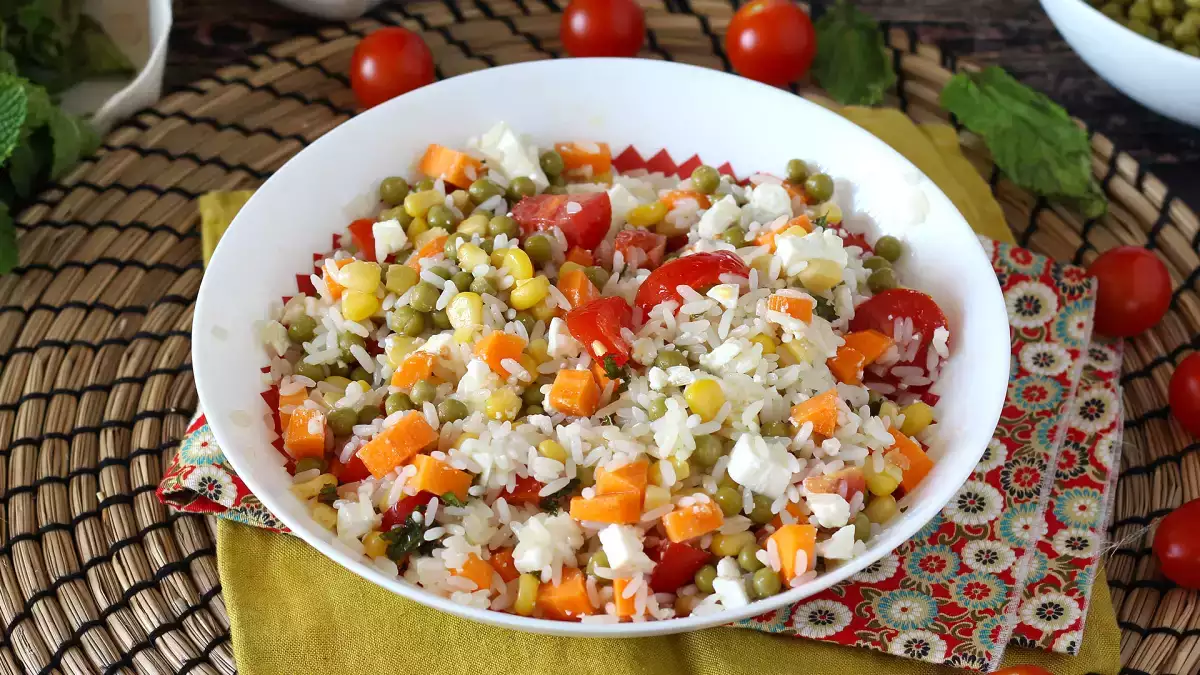 Приготвяне на салати от остатъците: 17 рецепти за превръщане на остатъците в хладилника в невероятни ястия