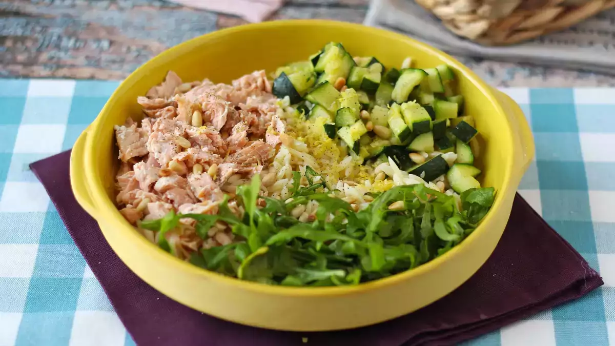 Орзо: какво представлява, как да го приготвяме и защо тази малка паста е толкова подходяща за супи, салати и кремообразни ястия.