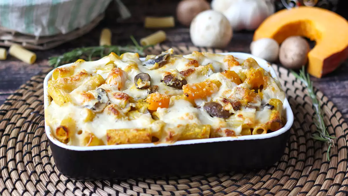 Тиква и гъби – есенна комбинация с домашен аромат: 3 вкусни и кремообразни рецепти, които да опитате още сега