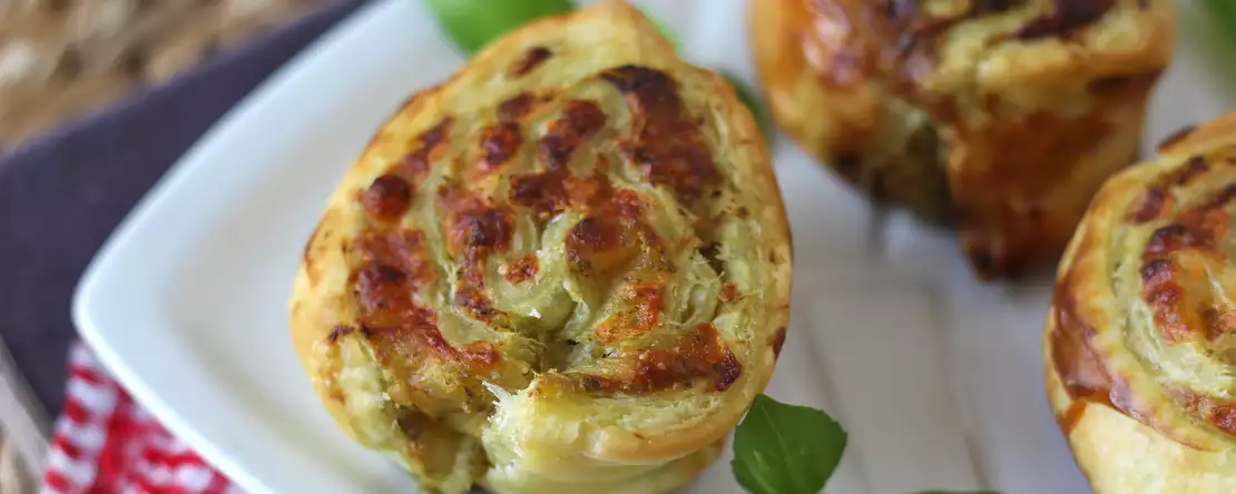 Приготвянето на тези сладкиши с песто отнема само 15 минути... и изчезват още по-бързо.