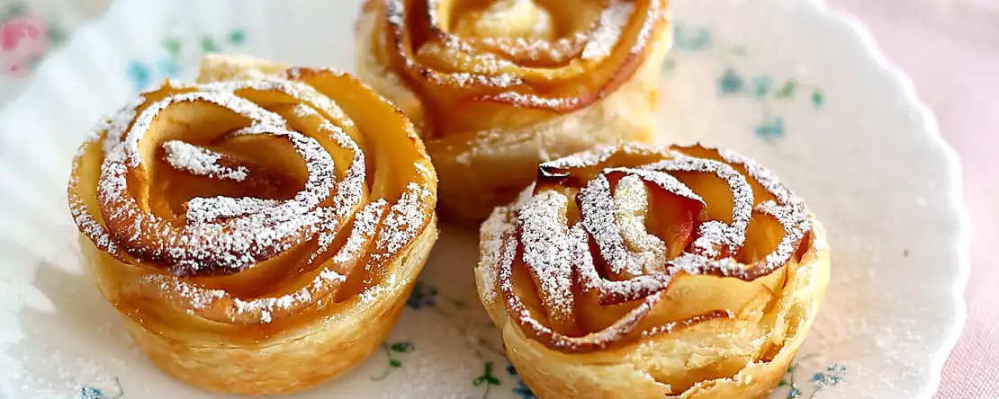 Рози от ябълки и бутер тесто: десертът за Деня на влюбените, който прилича на сладкиш от пекарна.