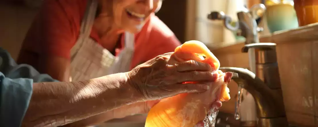 Наистина ли трябва да измивате пилето, преди да го приготвите? Истината, която майка ви и баба ви никога не са ви казвали