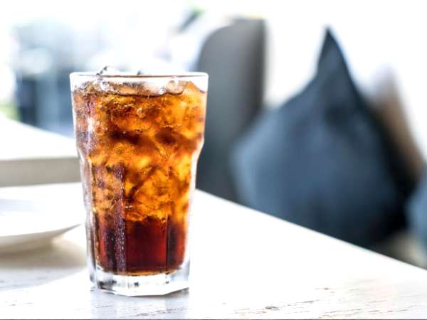 Това, което изследователите откриха за сладките безалкохолни напитки, променя всичко, което мислехме, че знаем за микробиотата