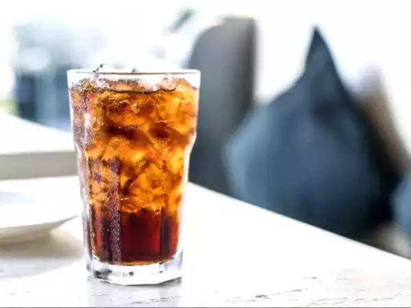 Това, което изследователите откриха за сладките безалкохолни напитки, променя всичко, което мислехме, че знаем за микробиотата