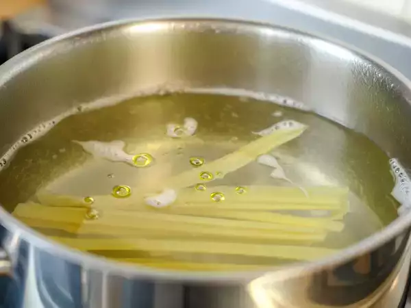 Защо да не слагате масло във водата за паста?