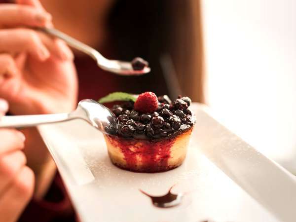 Десертът е същият. Усещането не е: знаете ли, че приборите могат да променят вкуса?