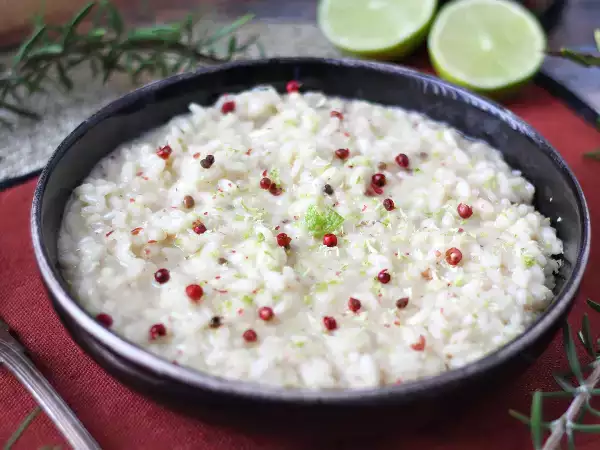 Денят на влюбените на масата: 11 изискани първи блюда за романтична вечеря без грешки