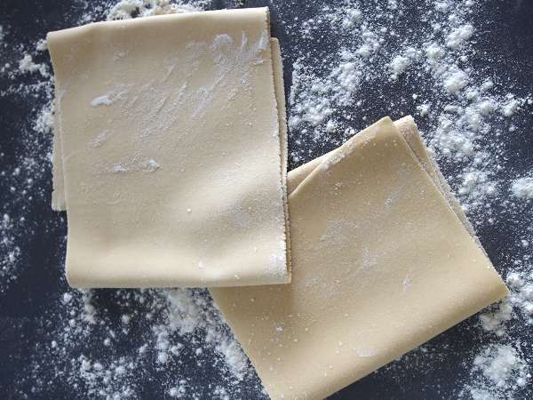 Това е перфектната домашна паста за лазаня: не е необходимо да я варите първо и е още по-вкусна.