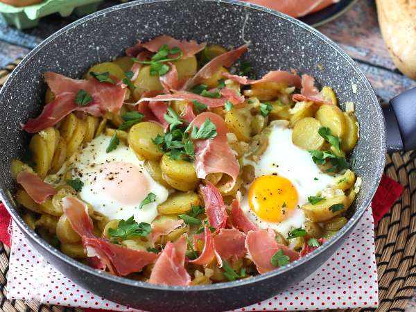 Сбогом, фурна: 14 невероятни рецепти с тиган, които доказват, че можете да готвите добре с много по-малко усилия