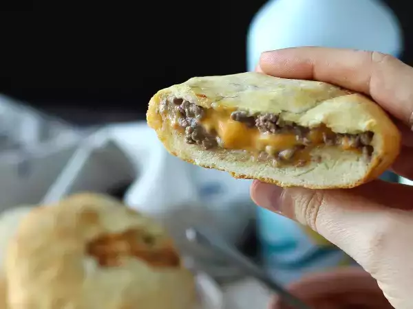 Тези 10 рецепти с топено сирене побъркват всички (и скоро ще разберете защо)