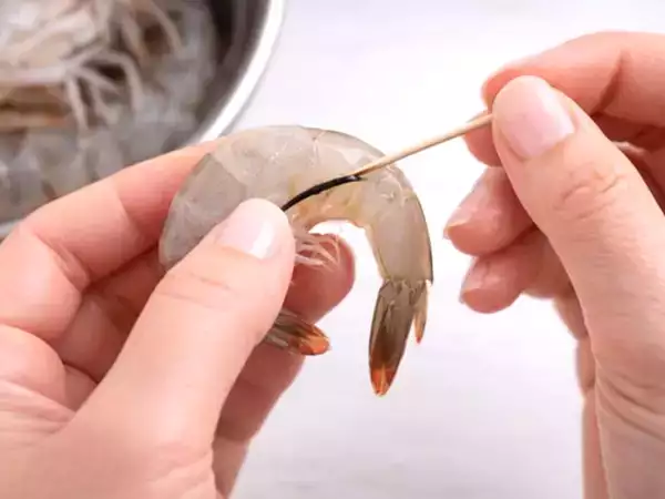 Ядете ли скариди с черна линия? Разберете какво може да ядете несъзнателно