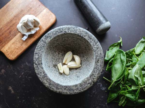 Хаван или блендер? Старият метод, който наистина променя вкуса на ястията