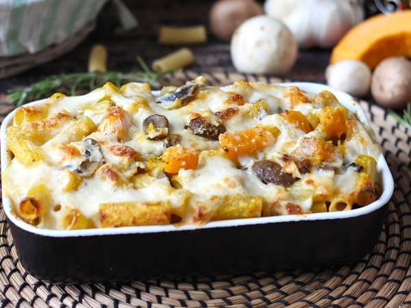 Тиква и гъби – есенна комбинация с домашен аромат: 3 вкусни и кремообразни рецепти, които да опитате още сега