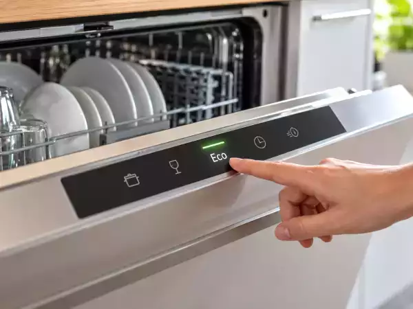 Действително ли функцията „Eco“ на съдомиялната машина спестява енергия? Вижте колко можете да спестите