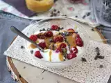 Рецепта Купа skyr с червени плодове, фъстъчено масло и шоколад