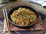 Рецепта Китайски юфка wok (зеленчуци и текстуриран соев протеин)