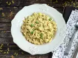 Рецепта Ризото с кокичета, грах, тиквички, чесън и билково сирене