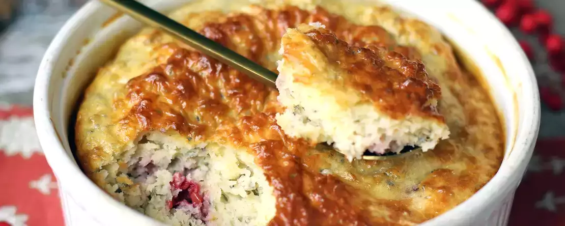 Суперпроста протеинова торта с червени плодове