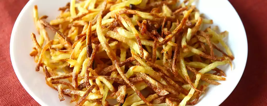 Чипс от въздушна фритюрница, толкова хрупкав, че няма да повярвате, че е домашно приготвен