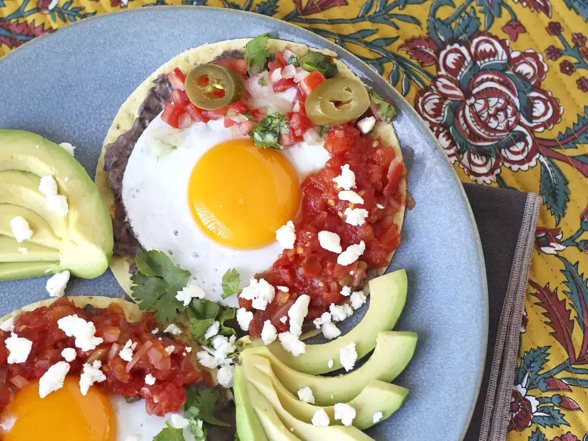 Рецепта Huevos rancheros: емблематичната и вкусна мексиканска рецепта