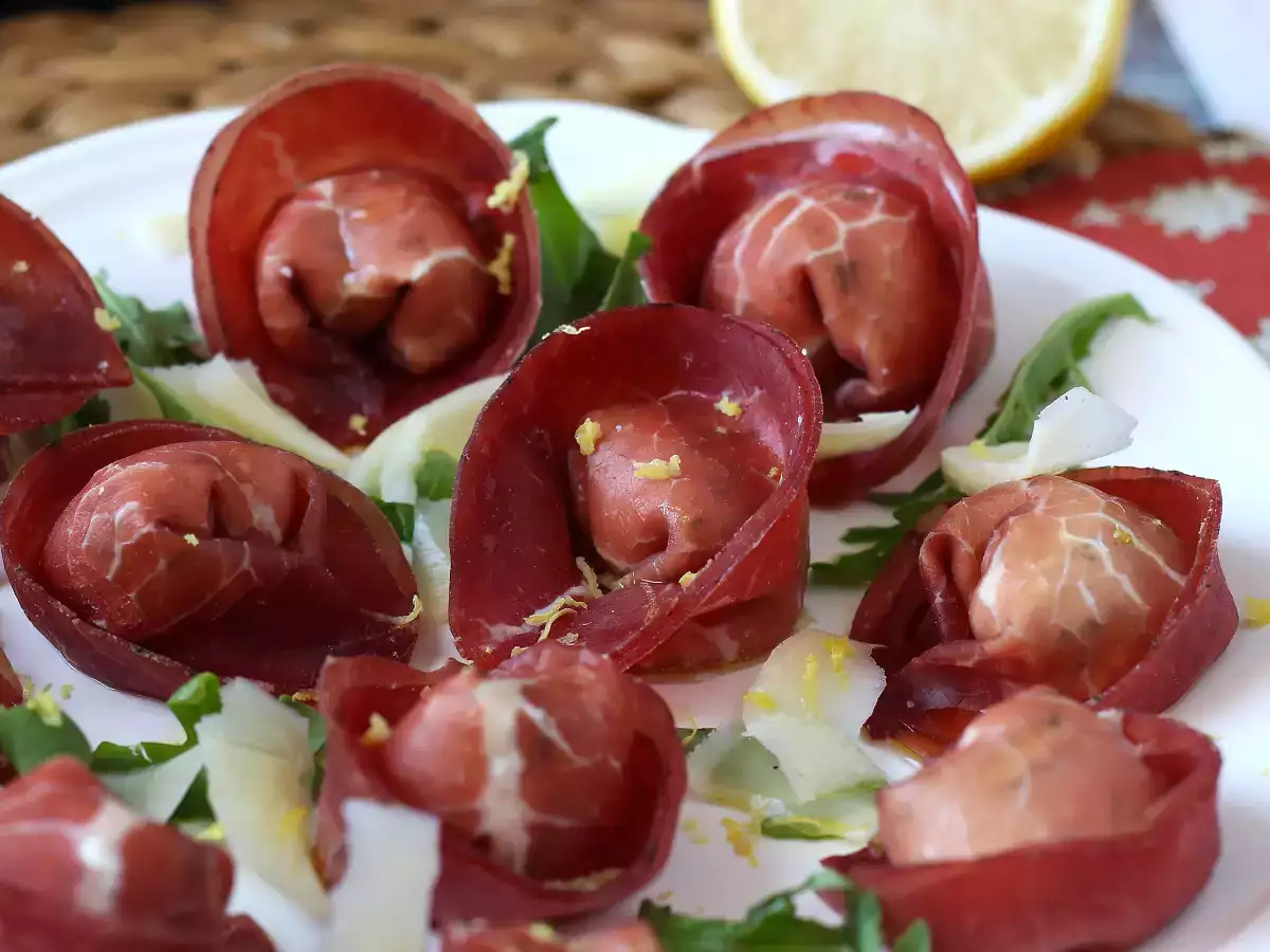 Рецепта Tortelloni di bresaola, пълнени с ракета и сирене рикота: вкусни и готови за 10 минути!