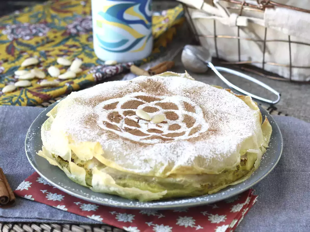 Рецепта Традиционен марокански сладкиш с тухлено тесто, пилешко месо и подправки