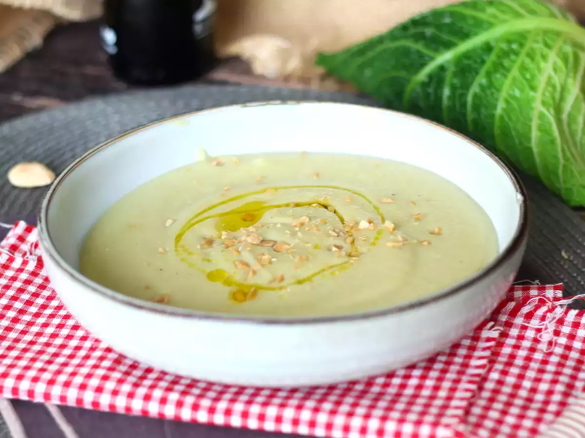 Рецепта Крем супа от кейл и картофи в бърза готварска печка