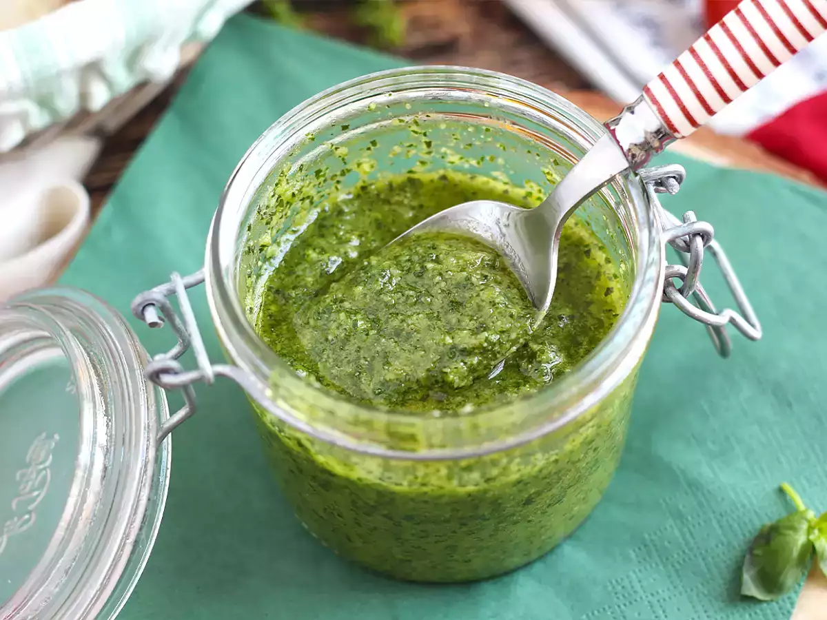 Рецепта Домашно зелено песто - pesto alla genovese
