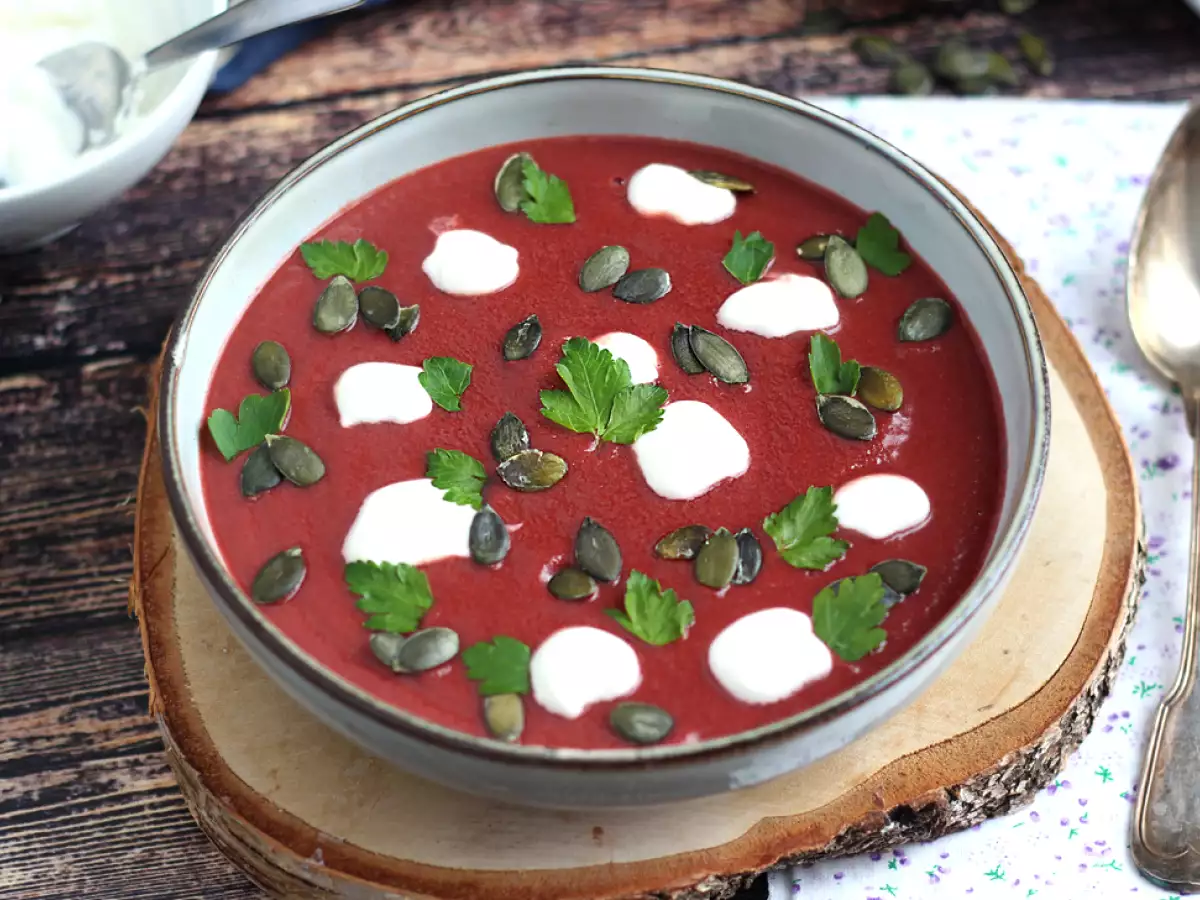 Рецепта Лесна и цветна супа от цвекло