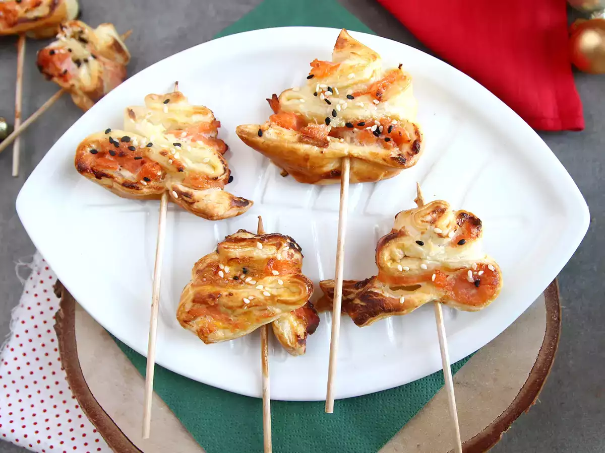 Рецепта Елхи от бутер тесто с два вида сьомга