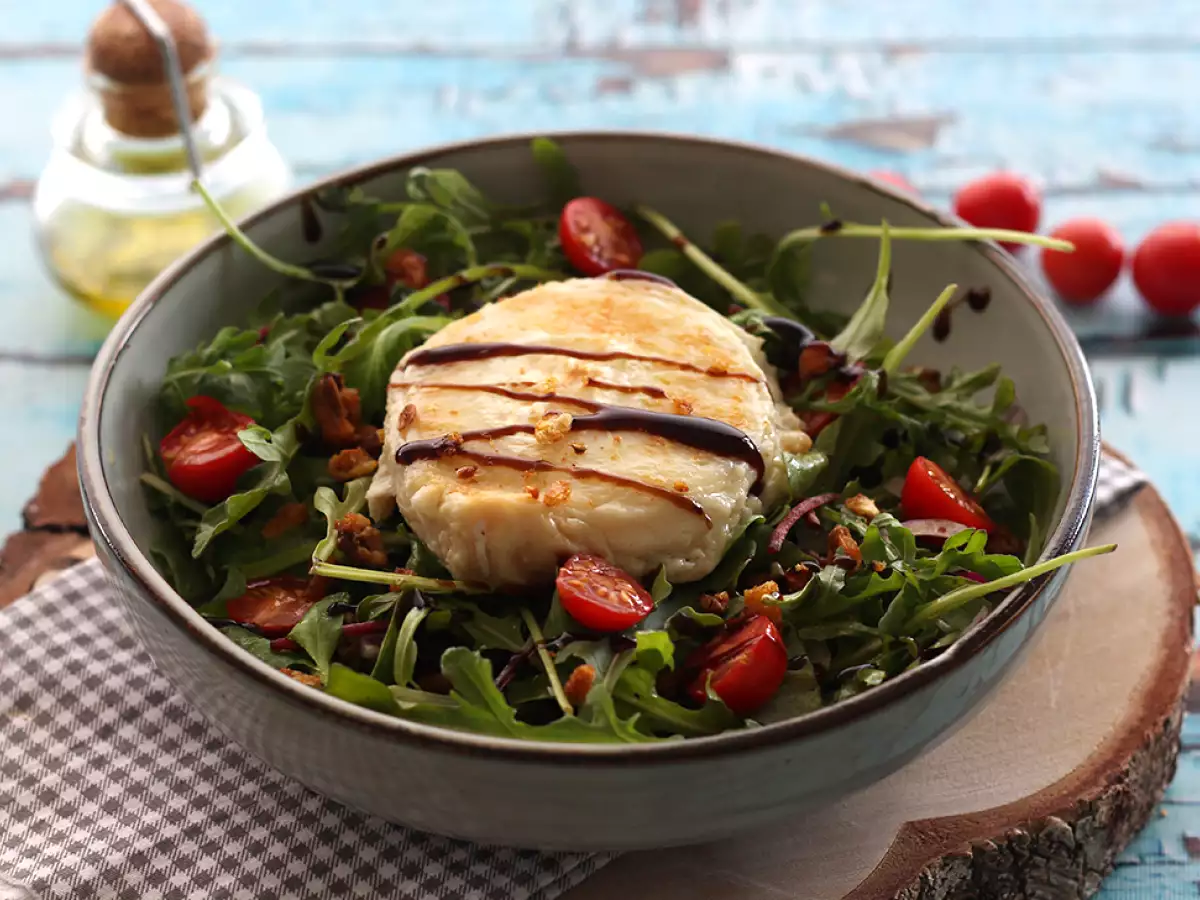 Рецепта Салата с козе сирене