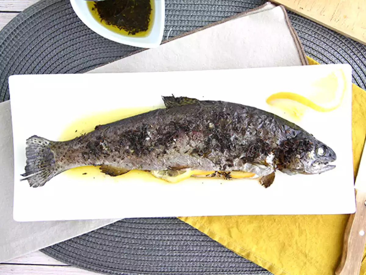 Рецепта Пъстърва, печена на фурна, с мащерка и зехтин