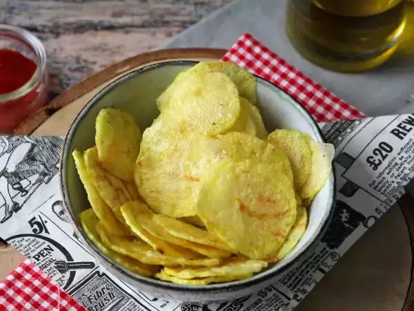 Рецепта Картофен чипс, приготвен в микровълнова фурна