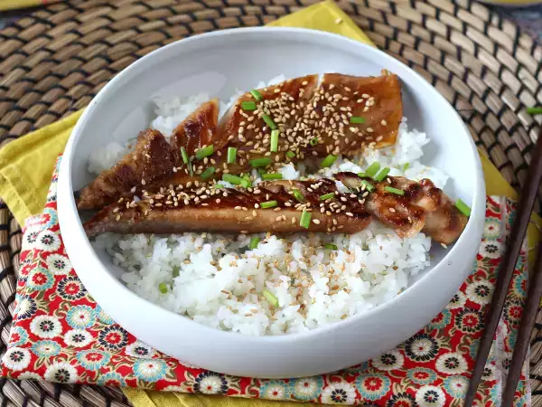 Рецепта Как се приготвя скумрия? опитайте тази рецепта с глазура от соев сос и мед!