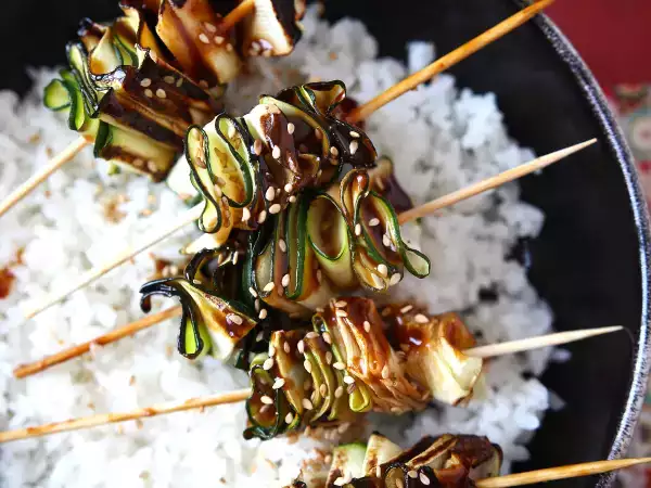 Рецепта Кебап от тиквички с вкусен, пикантен азиатски сос