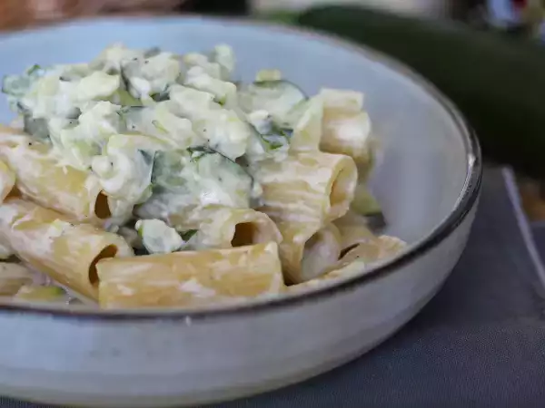 Рецепта Кремообразна паста с тиквички, вкусна и много бърза рецепта