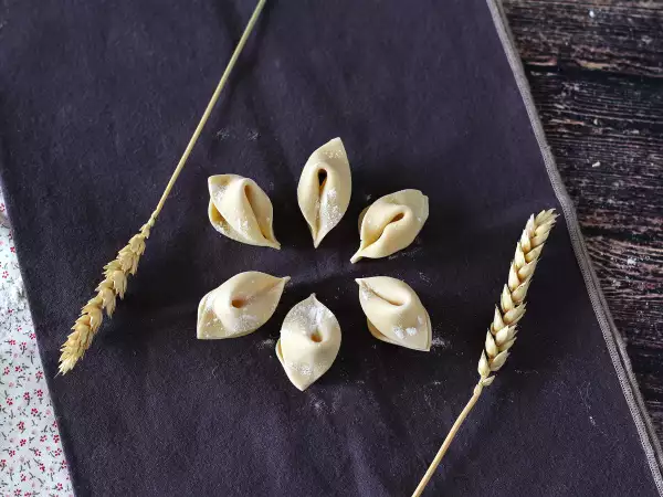 Рецепта Как да си направим домашна паста: сорпресин, малка красива паста