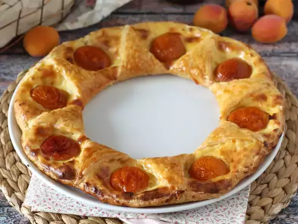 Рецепта Tarte oranaise - бутер тесто, крем и кайсии