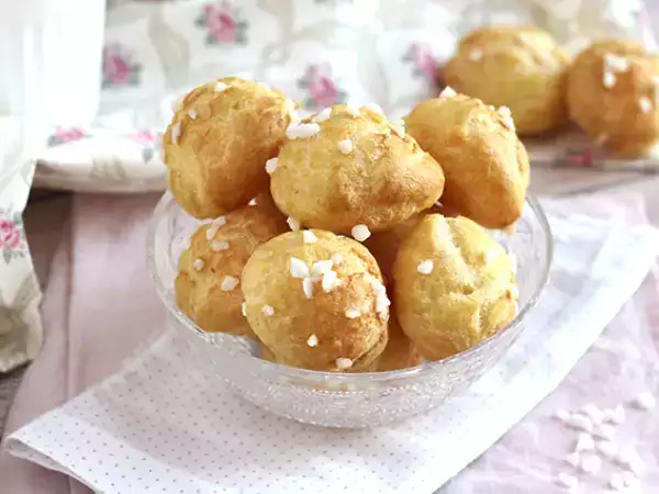 Рецепта Chouquettes, choux с перлена захар
