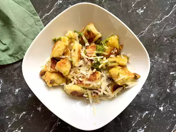 Рецепта Gnocchi-mozza със зелено песто